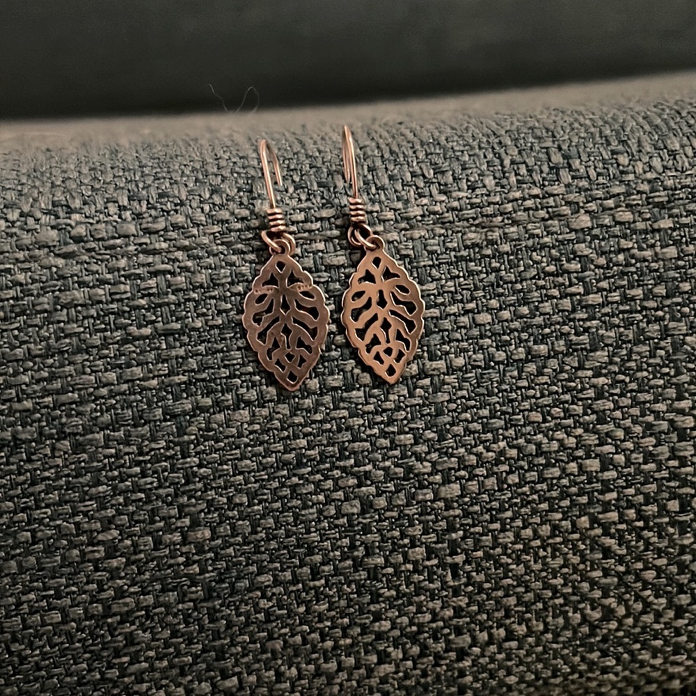 COLLECTORS!! Must see!! Retired James Avery Lacy Leaf Earhooks 925 sterling - Picture 6 of 8